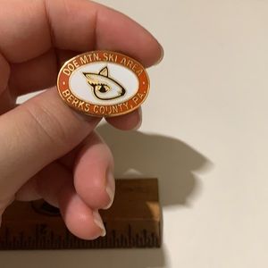 Doe Mtn Ski Area Badge, perfect Vintage condition!